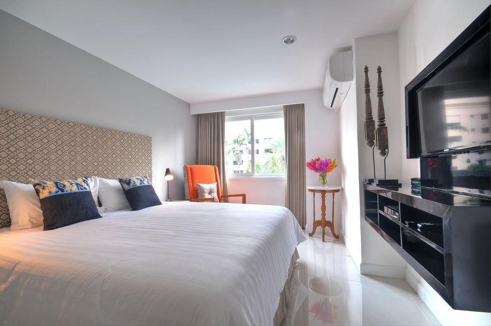 Check In Saladaeng (Adults Only) Hotel Bangkok Exterior photo
