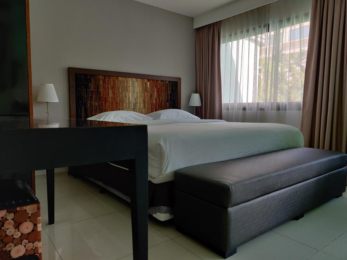 Check In Saladaeng (Adults Only) Hotel Bangkok Exterior photo